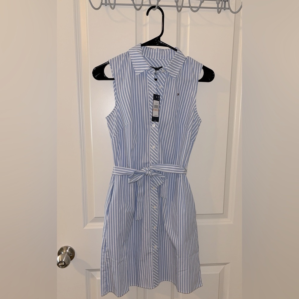 Tommy Hilfiger sleeveless button-up dress w/ pockets! Never worn.